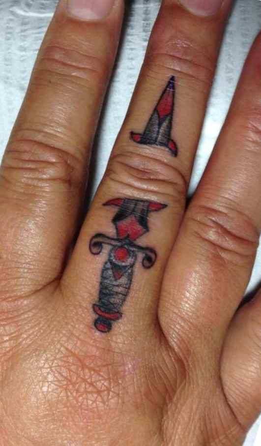 Small tattoo ideas for men (dagger)