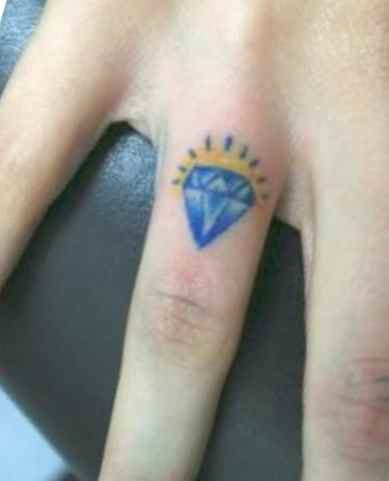 Tattoo blue diamond on finger