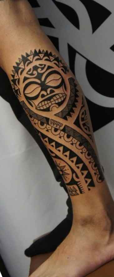 Tattoo henna at the man on a leg or foot
