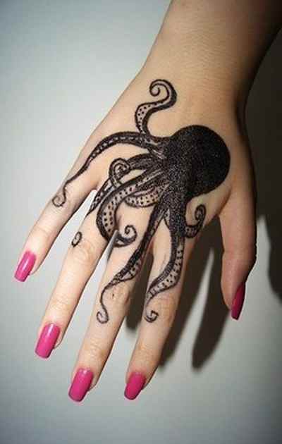 Cool nails and black octopus tattoo