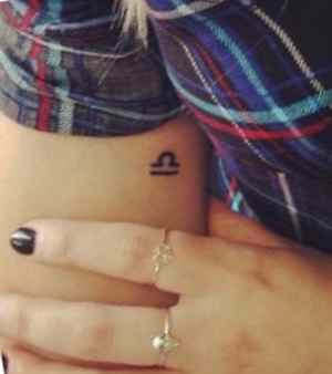 Cute small tattoo that are easy to hide